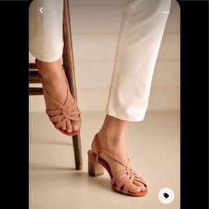 Rosa sandals size EU38/US 7/UK5 camel color